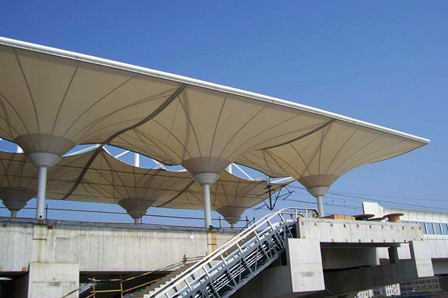 怎么樣可以使長春張拉膜結(jié)構(gòu)更加固定？